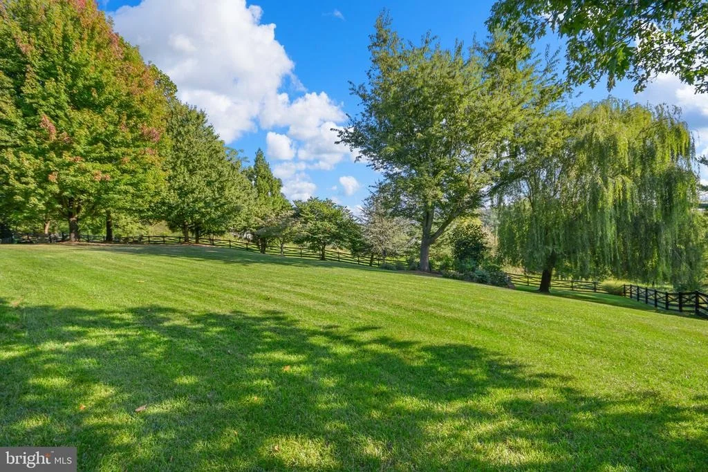 Photo of 4606 MOCKINGBIRD LANE