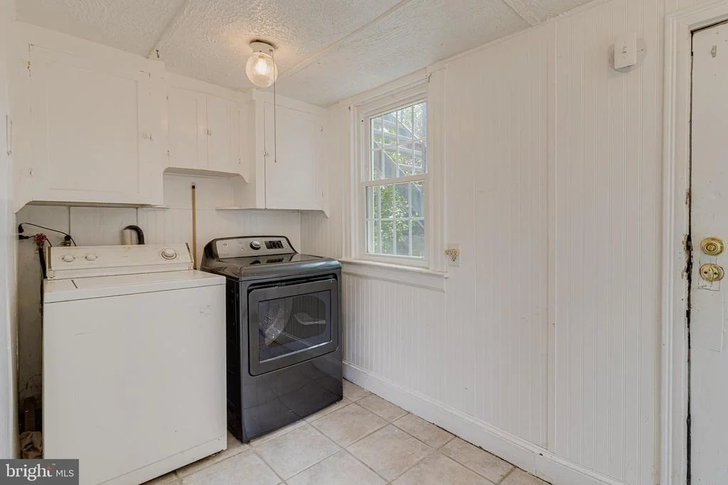 Photo of 1022 LEEDS AVENUE
