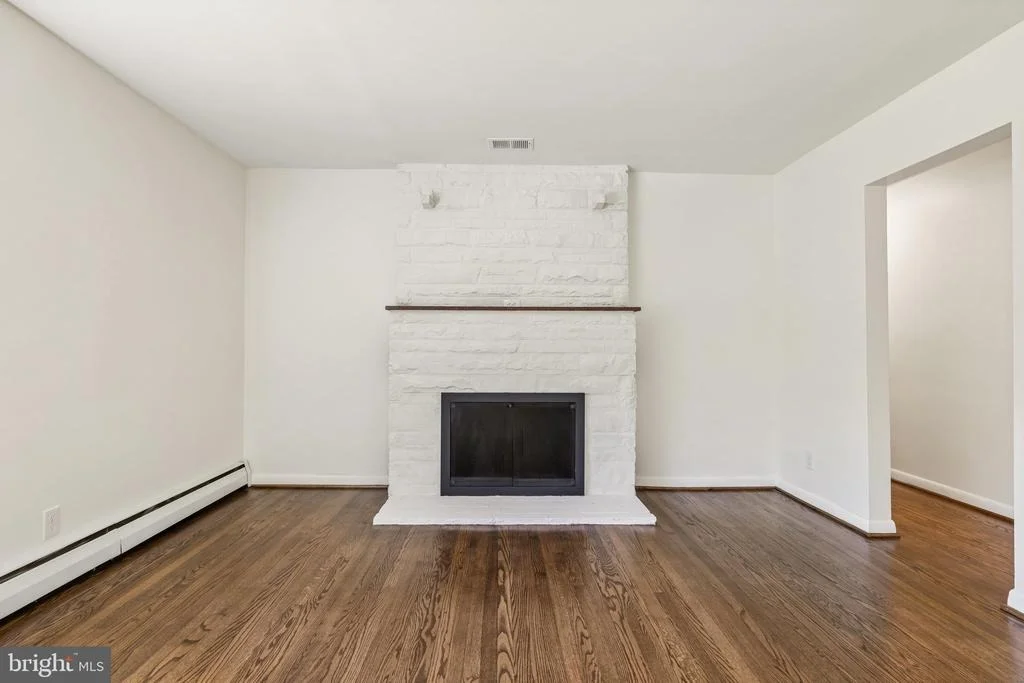 Photo of 816 MEADOW ROAD