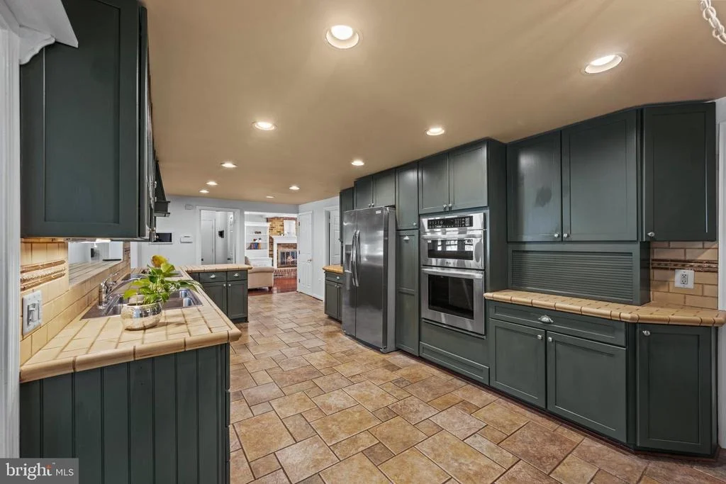 Photo of 6 STARLIGHT COURT