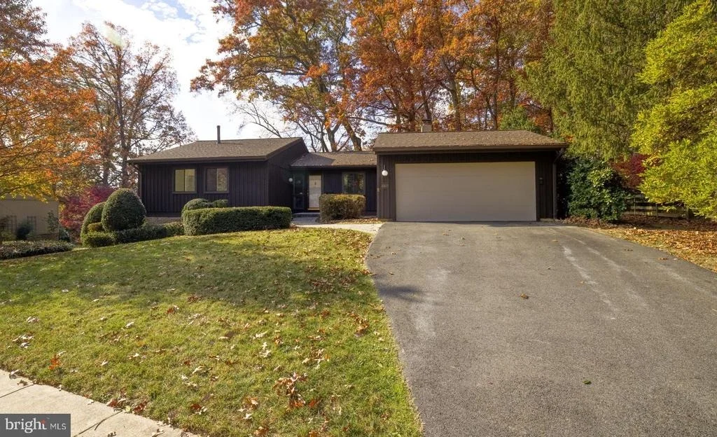 Photo of 8815 BURBANK ROAD