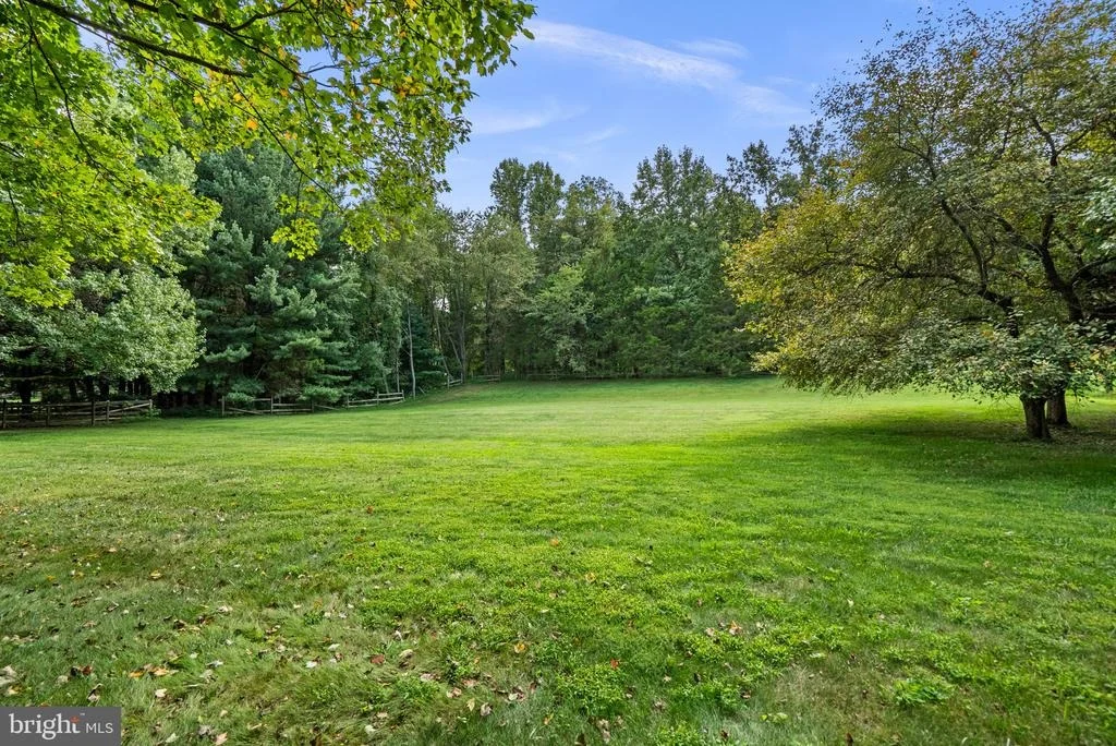Photo of 1338 EXCALIBER LANE