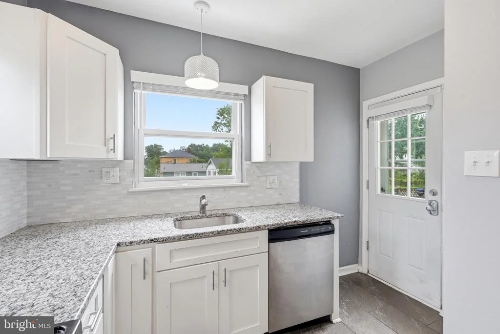 Photo of 6515 GATEWAY BOULEVARD