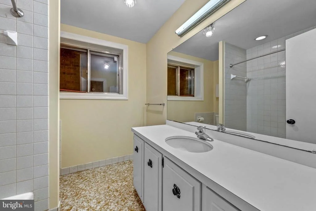 Photo of 1502 HIGHWOOD DRIVE