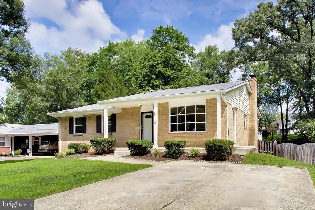 Photo of 715 CALVERT LANE