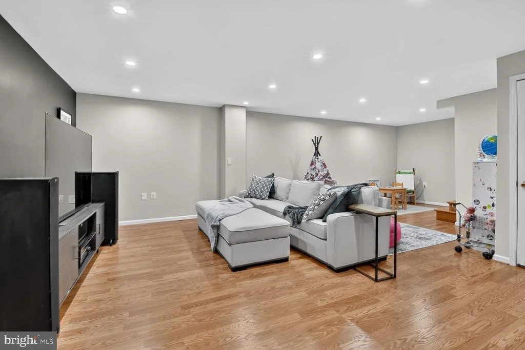 Photo of 9 RICHVIEW COURT