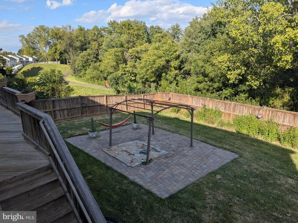 Photo of 823 WOODCREST LOOP