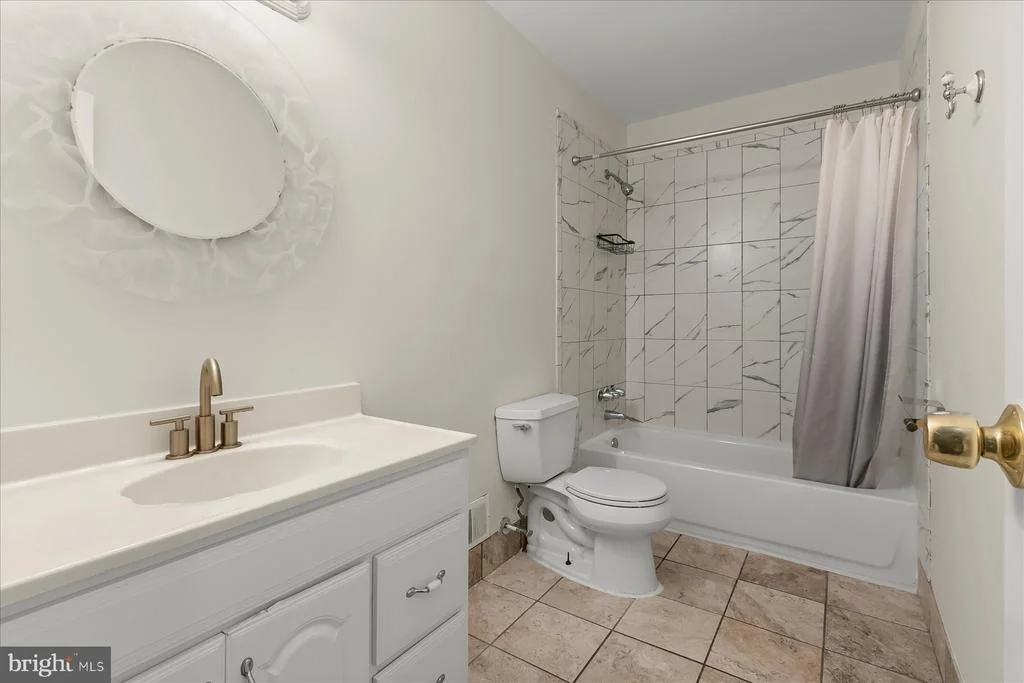 Photo of Unit 191 at 1842 BRONZEGATE BOULEVARD