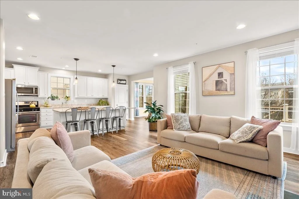 Photo of 1010 SAXTON DRIVE