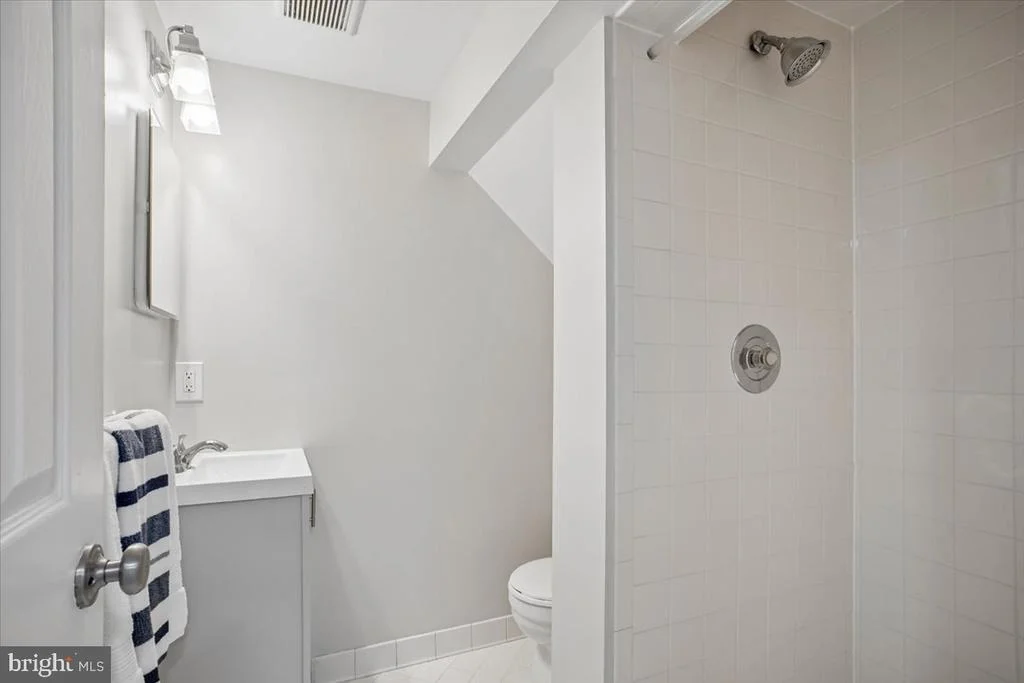 Photo of 6016 WILLIAMSBURG ROAD