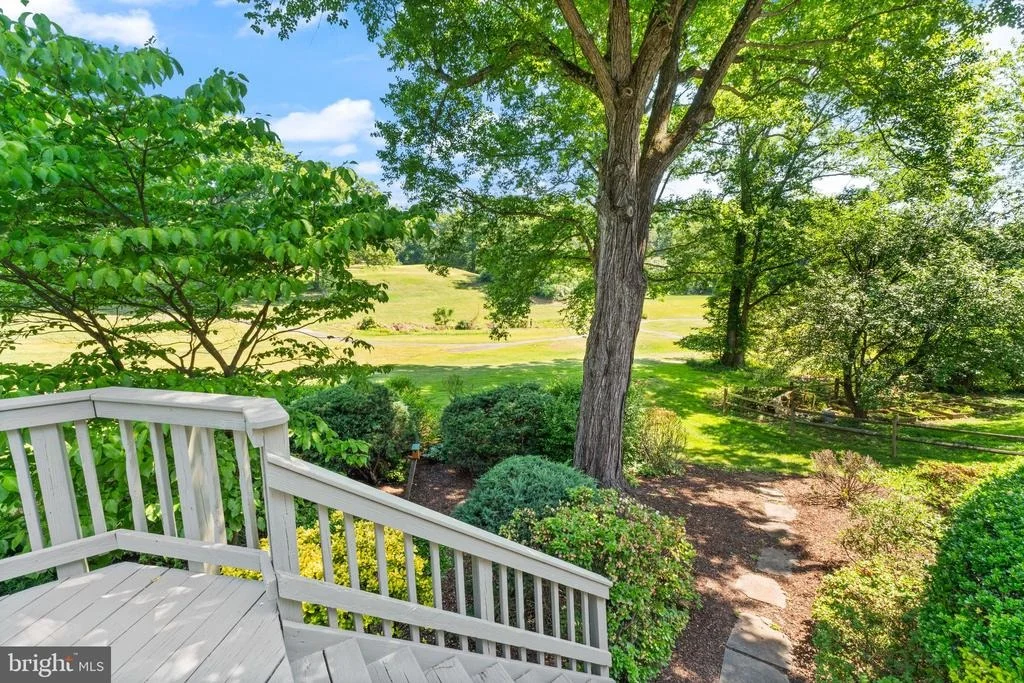 Photo of 2037 DURAND DRIVE