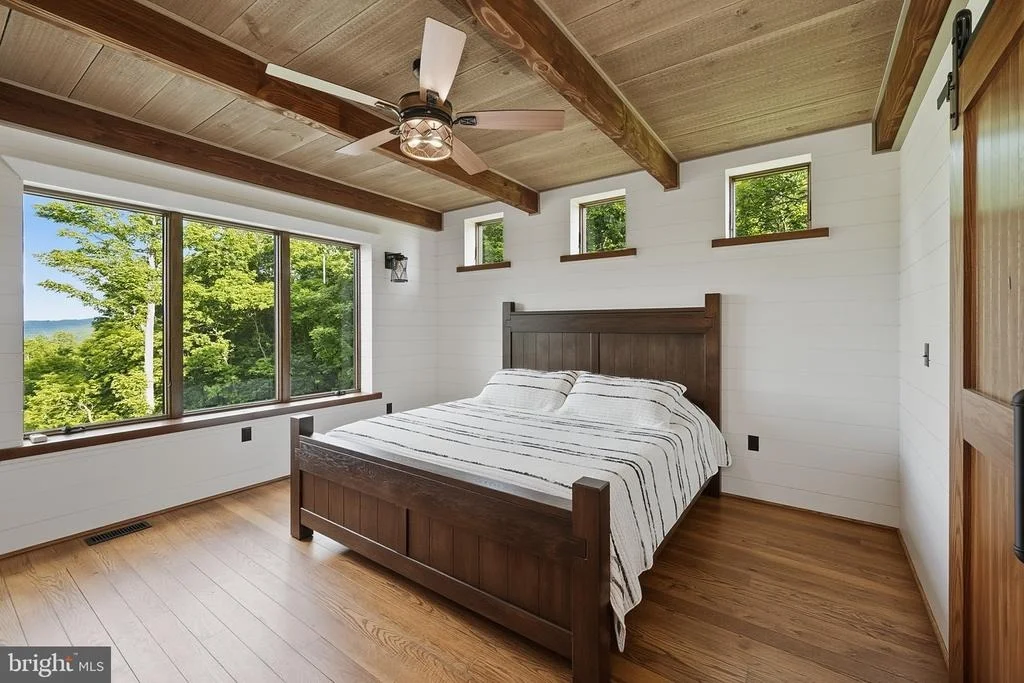 Photo of 415 NAZELROD ROAD