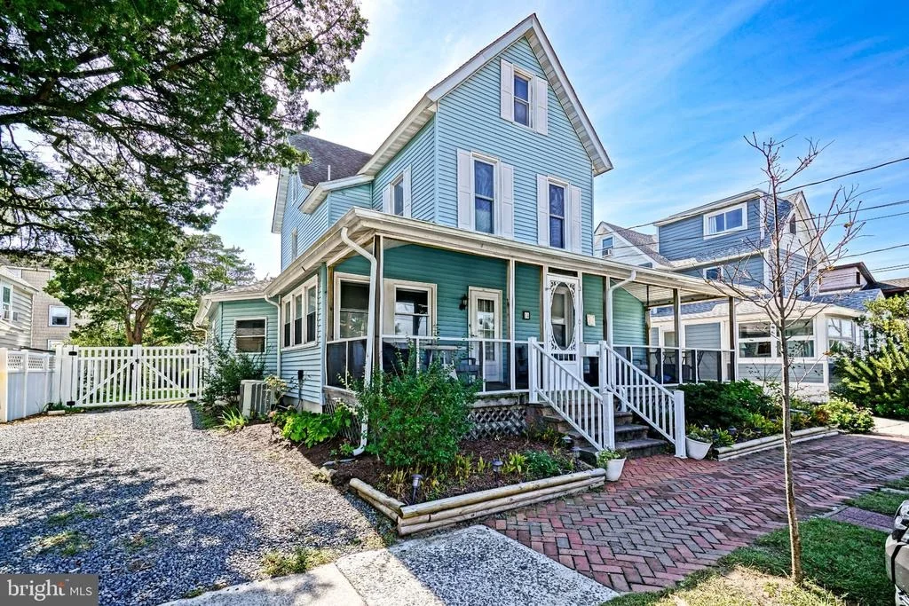 Photo of 18 DELAWARE AVENUE