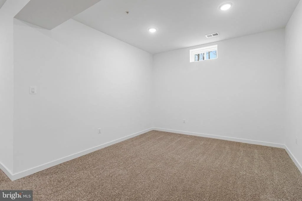 Photo of 2000 ARAM DRIVE