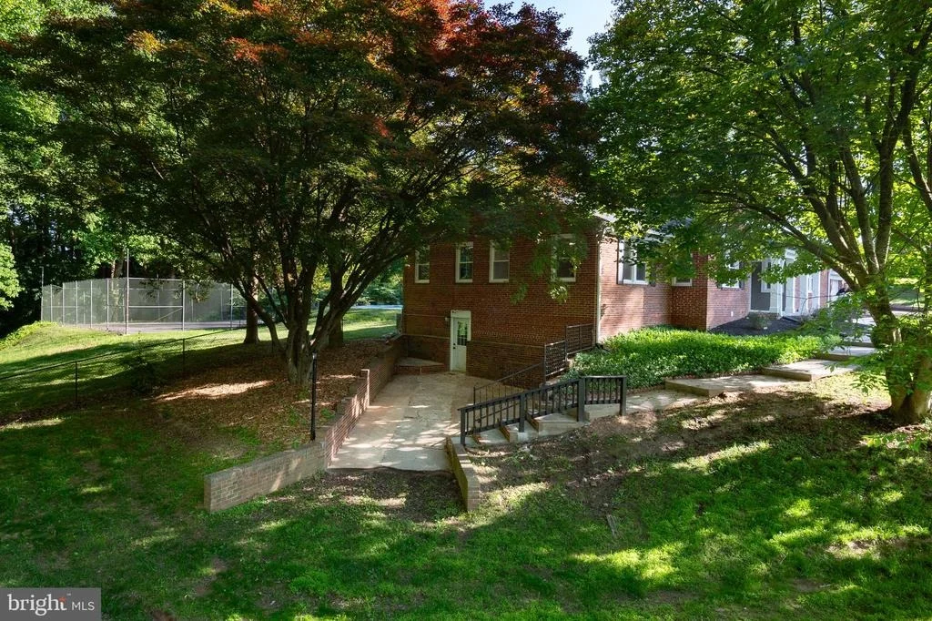 Photo of 206 SHAW AVENUE