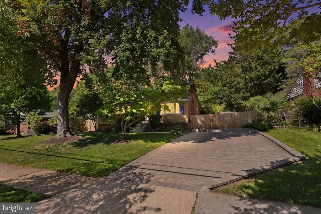 Photo of 5414 QUEENSBERRY AVENUE
