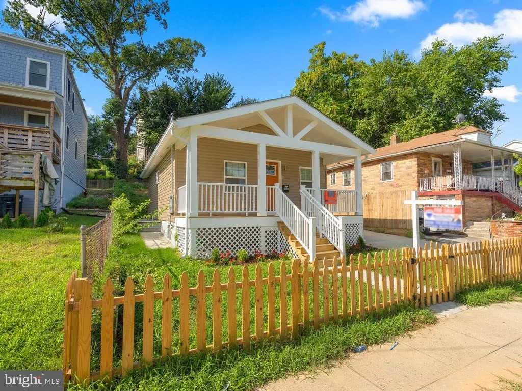 Photo of 5021 AYERS PLACE SE