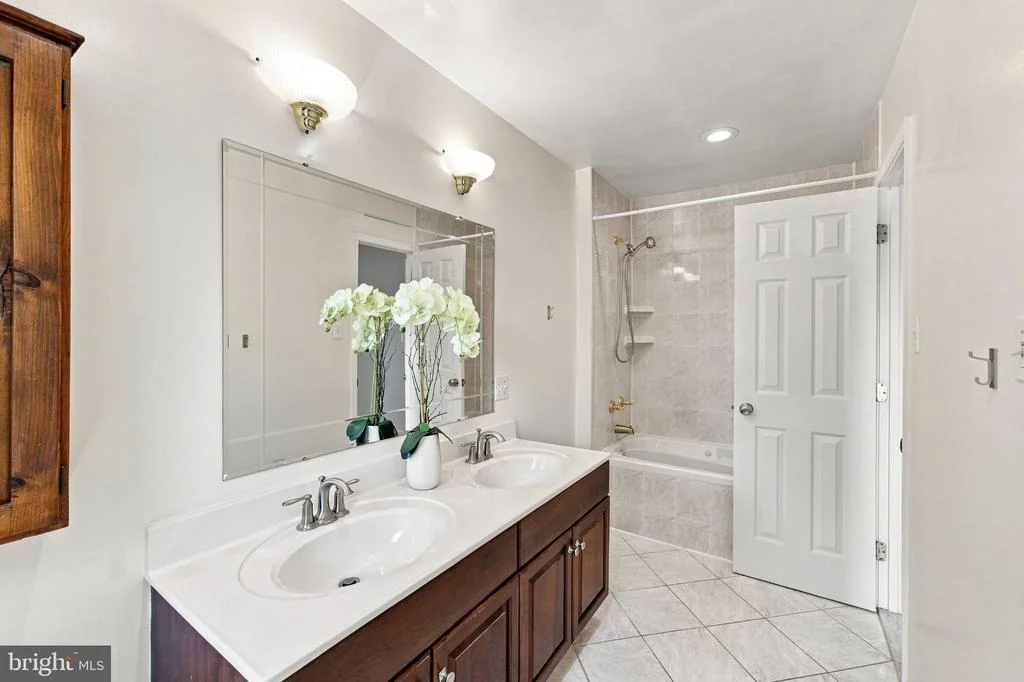 Photo of 2400 E GATE DRIVE