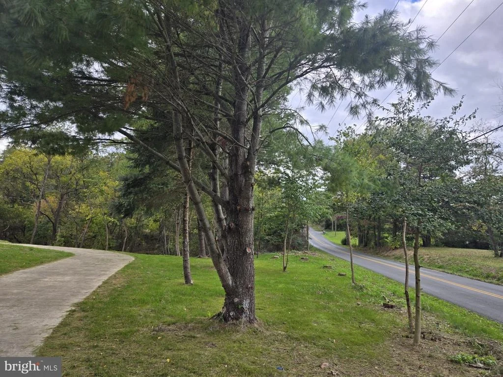 Photo of 2016 RIVERMONT DRIVE