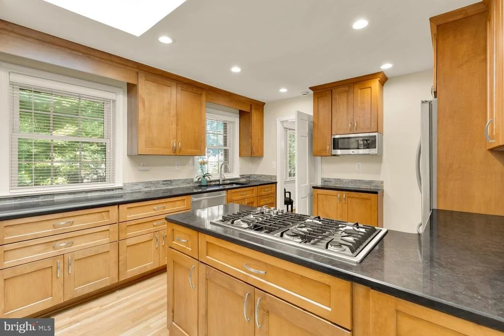 Photo of 5810 OVERLEA ROAD