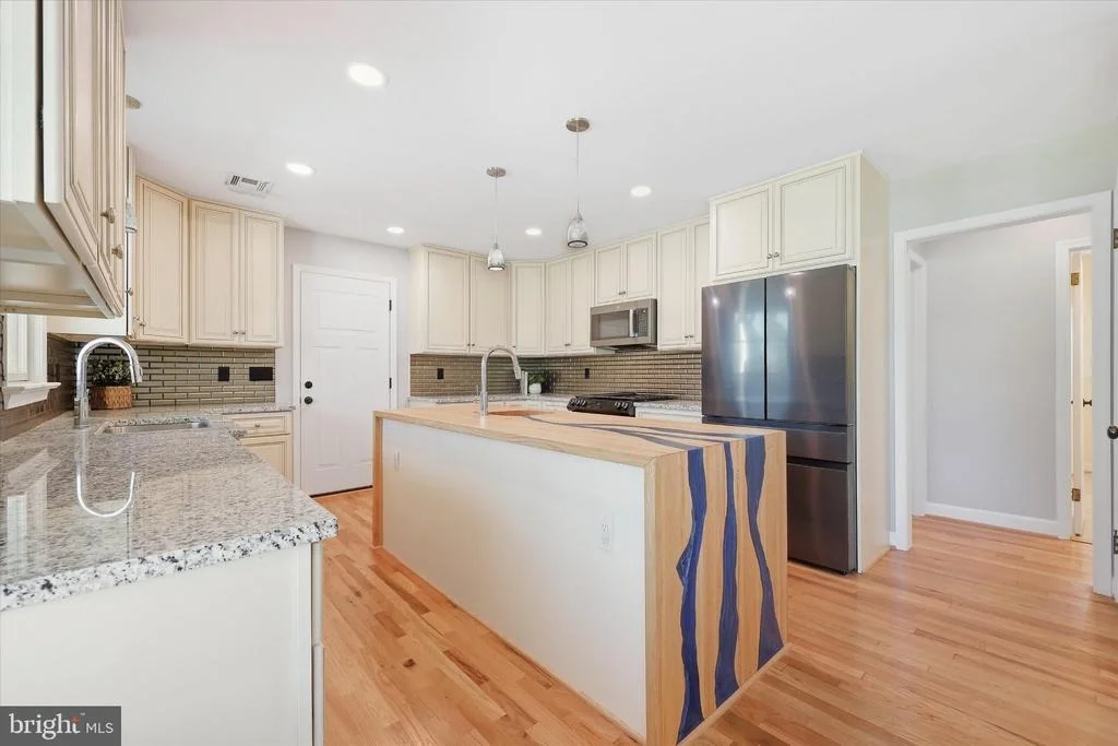 Photo of 403 W WILSON BOULEVARD