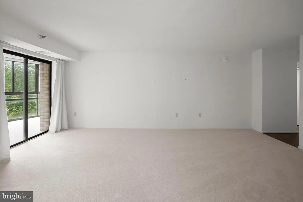 Photo of Unit 1618 at 15101 INTERLACHEN DRIVE