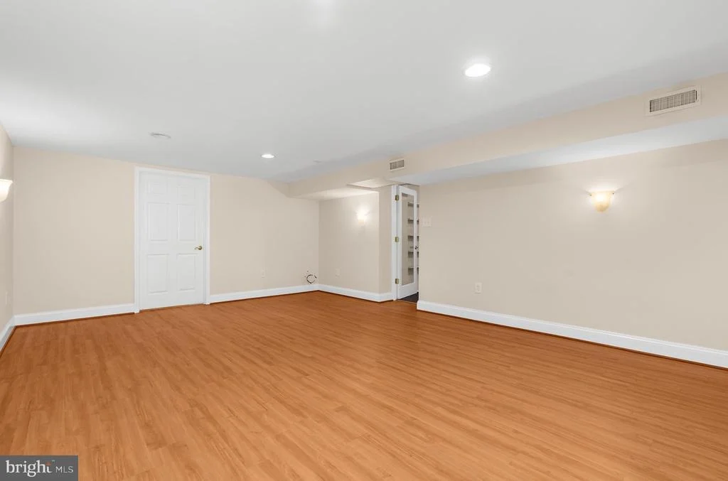 Photo of 668 WHITE SWAN DRIVE