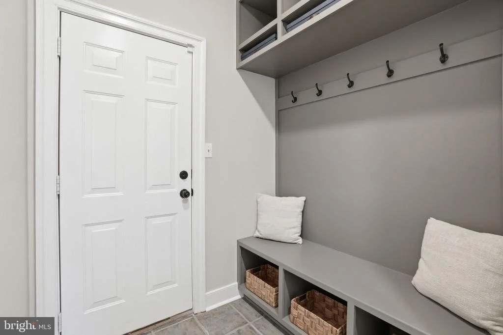 Photo of 2808 JOHN MARSHALL DRIVE