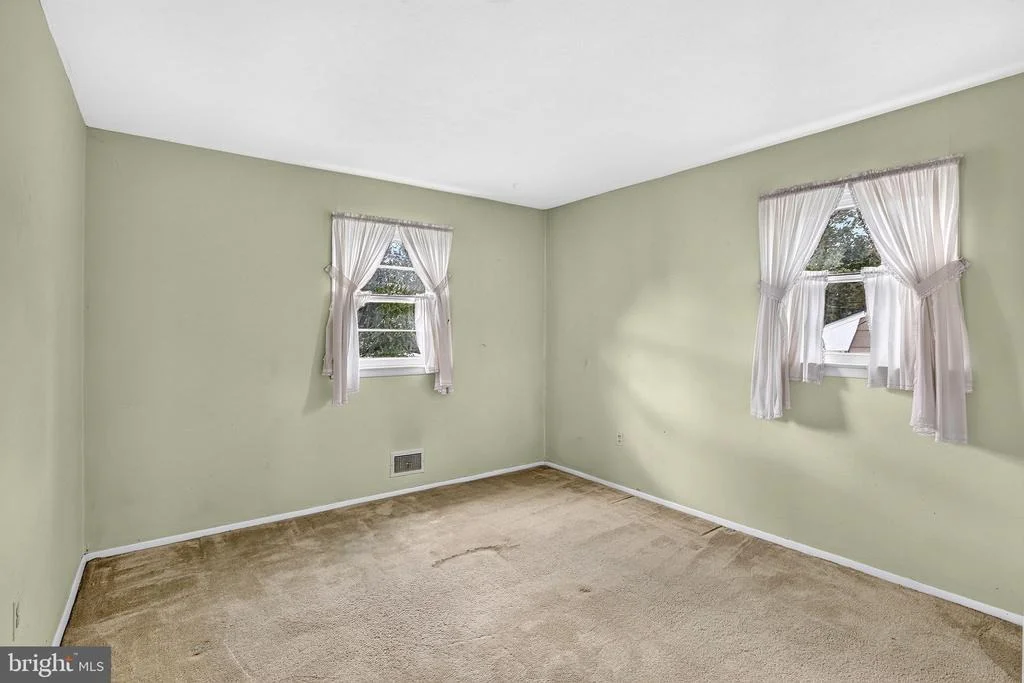 Photo of 6 WICKFORD AVENUE
