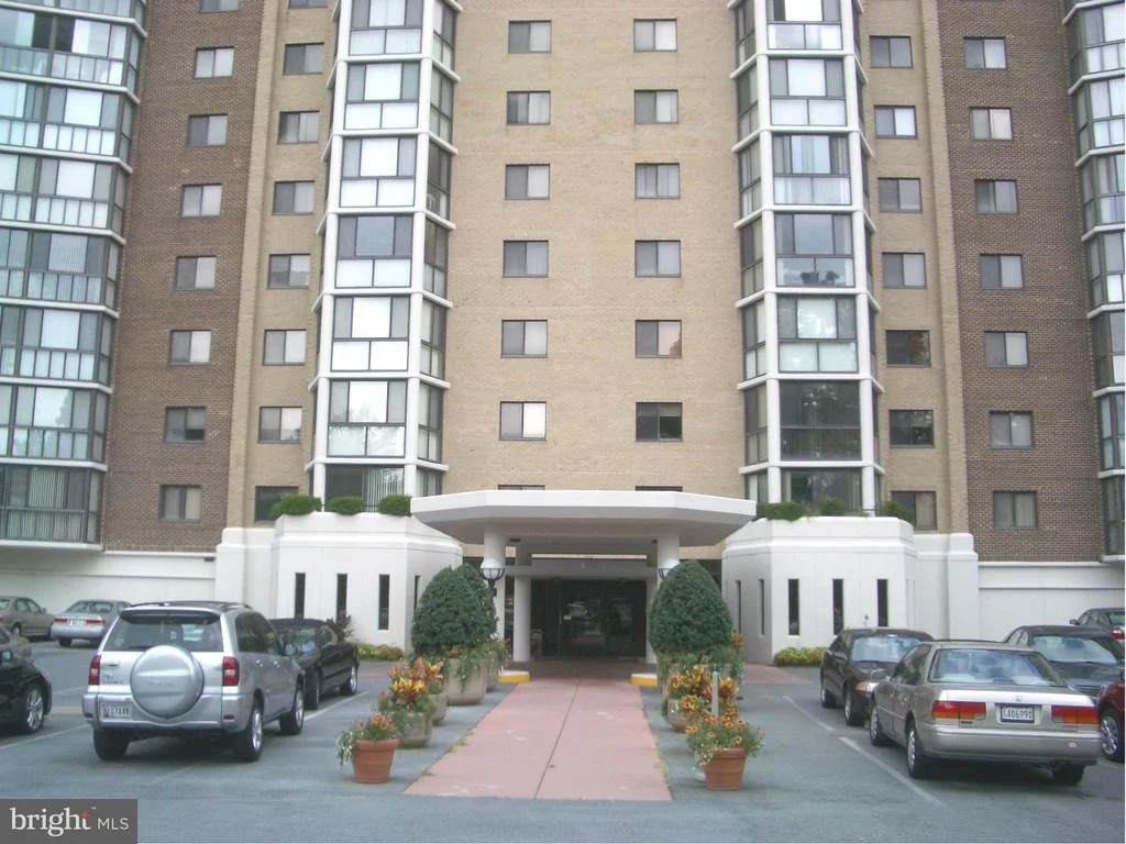 Photo of Unit 3523 at 15115 INTERLACHEN DRIVE