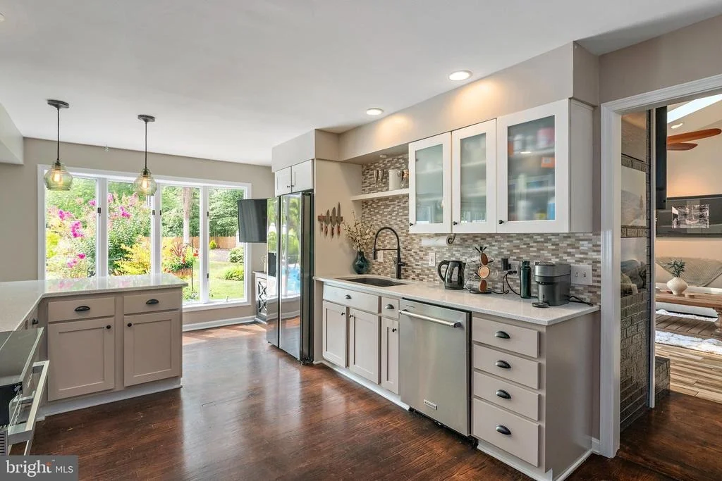 Photo of 1610 RIDOUT ROAD
