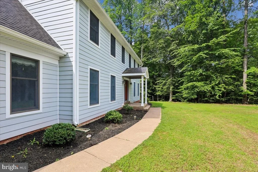 Photo of 8253 HONEYSUCKLE ROAD