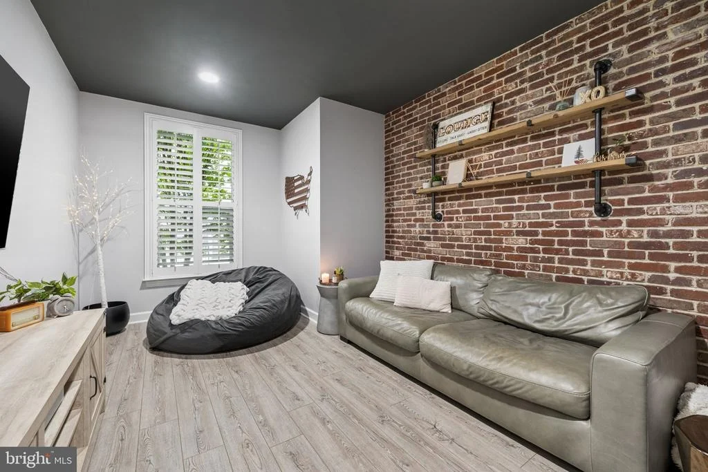 Photo of 8328 PINE KNOTT COURT