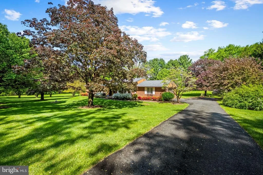 Photo of 6516 LEWIS ROAD