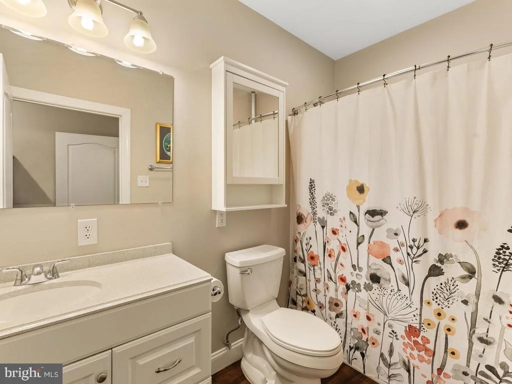 Photo of 995 WILDA DRIVE