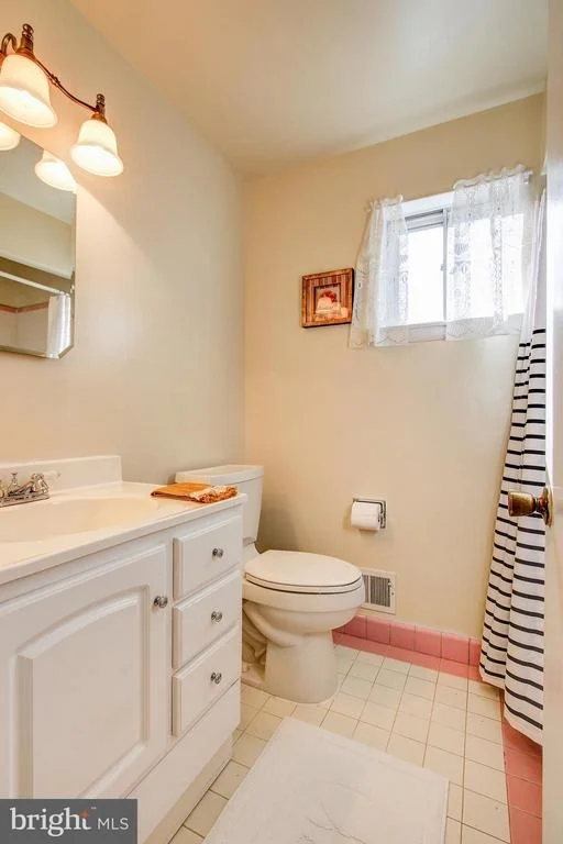 Photo of 416 LAMBERTON DRIVE
