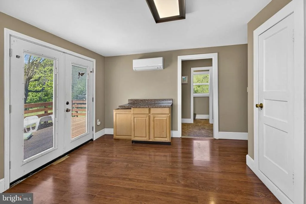 Photo of 4809 COLES POINT ROAD