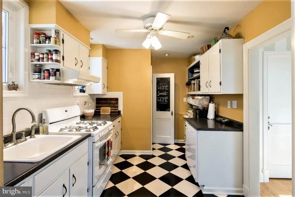 Photo of 620 ALDERSHOT ROAD