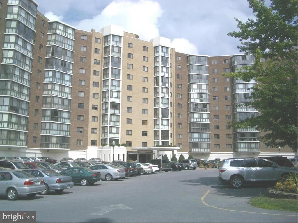Photo of Unit 3718 at 15115 INTERLACHEN DRIVE