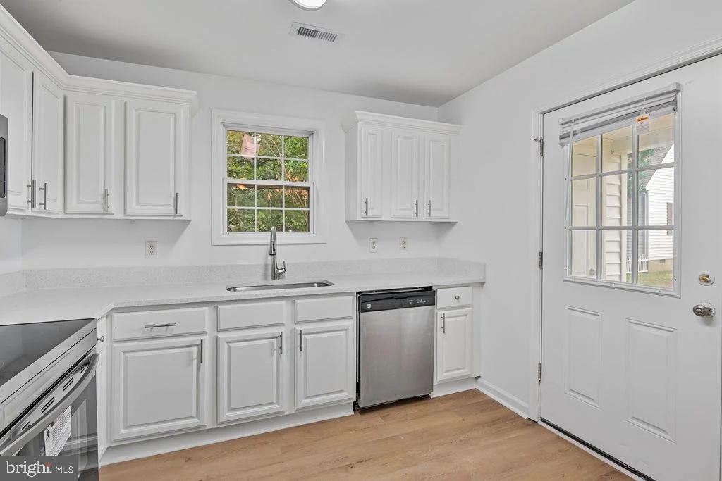 Photo of 905 HANOVER STREET