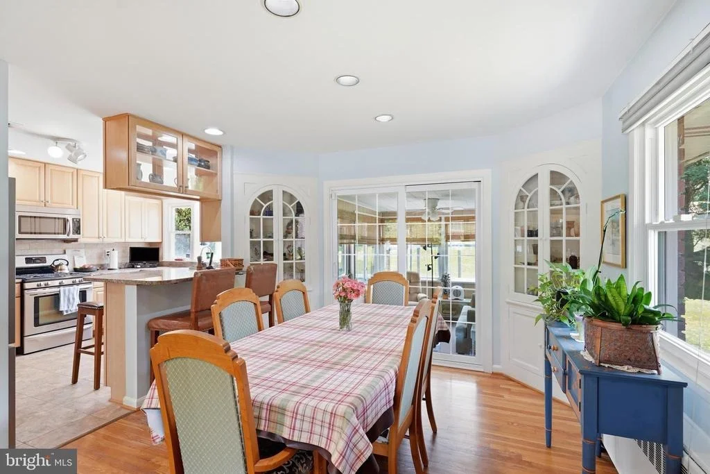Photo of 2303 FARRINGDON ROAD