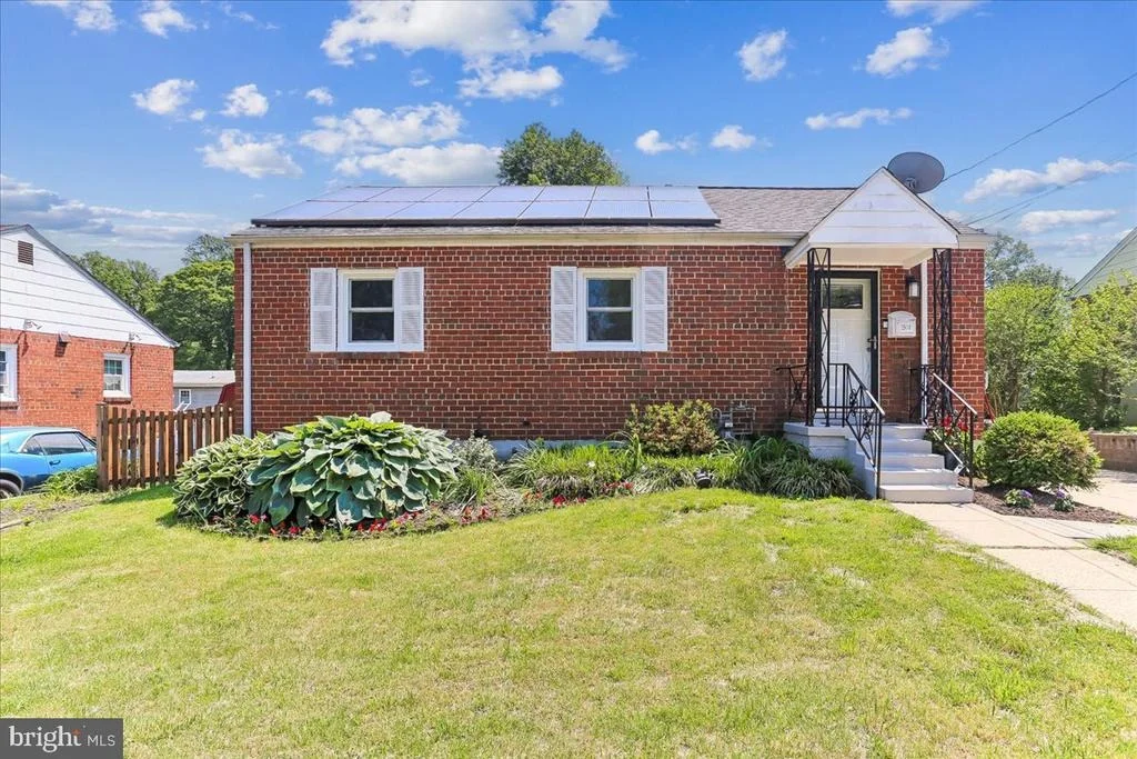 Photo of 1504 CREST ROAD