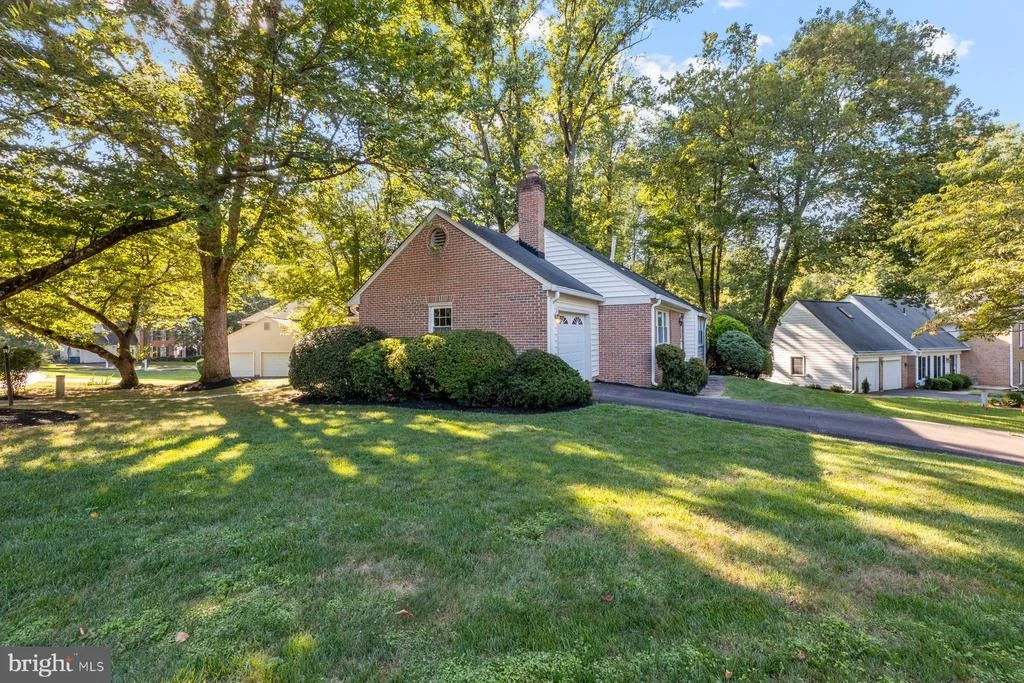 Photo of 7710 HUNTMASTER LANE