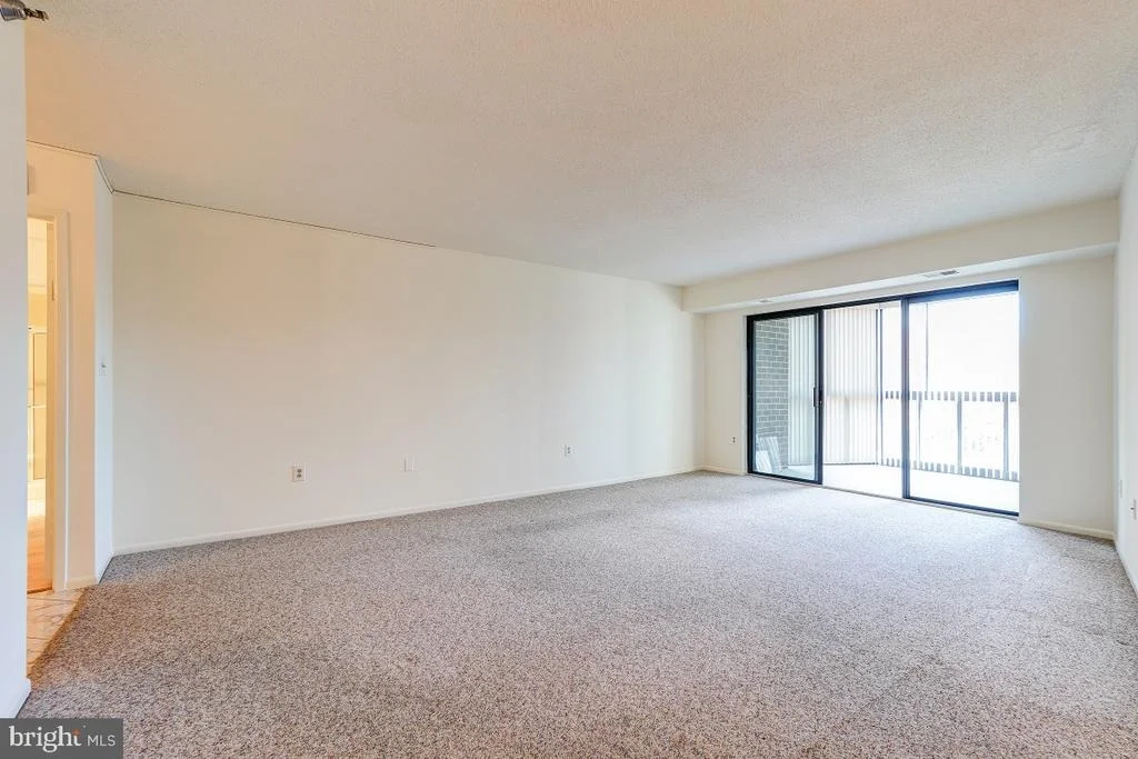 Photo of Unit 41014 at 15100 INTERLACHEN DRIVE