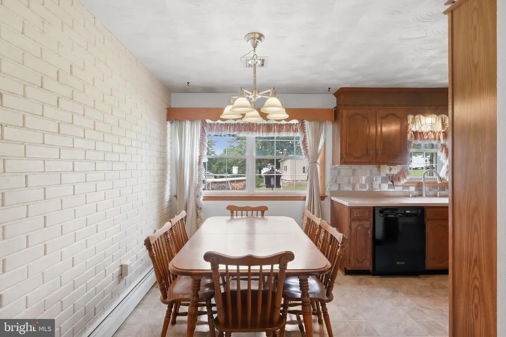 Photo of 5893 AMBAU ROAD