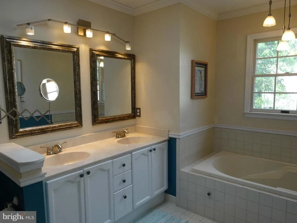 Photo of 1030 CHINABERRY DRIVE