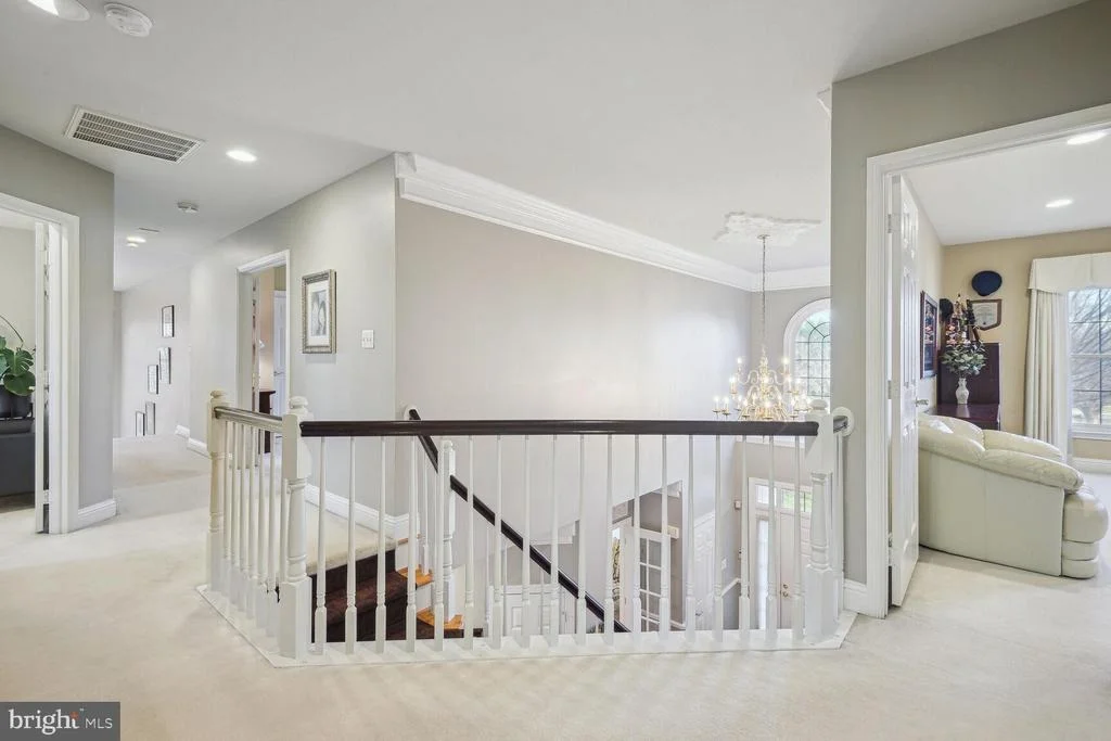 Photo of 10 MAPLECREST COURT