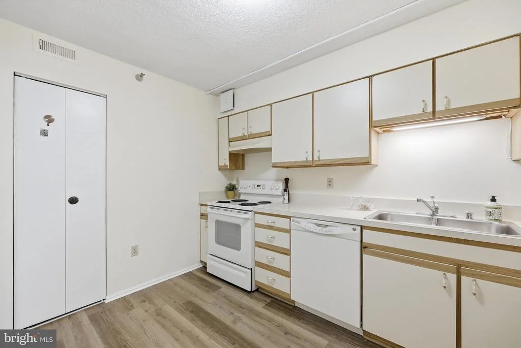Photo of Unit 21006 at 15107 INTERLACHEN DRIVE