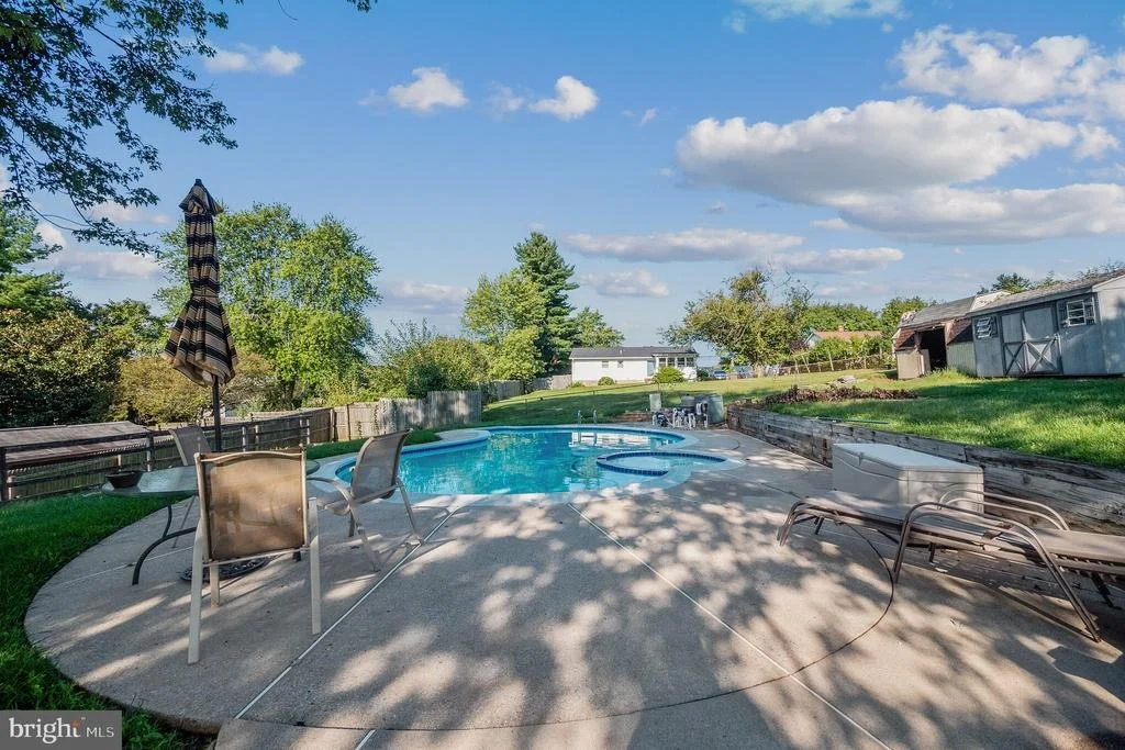 Photo of 5619 MANOR DRIVE