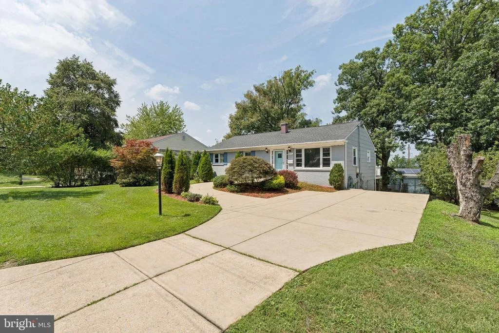 Photo of 8816 SAUNDERS LANE